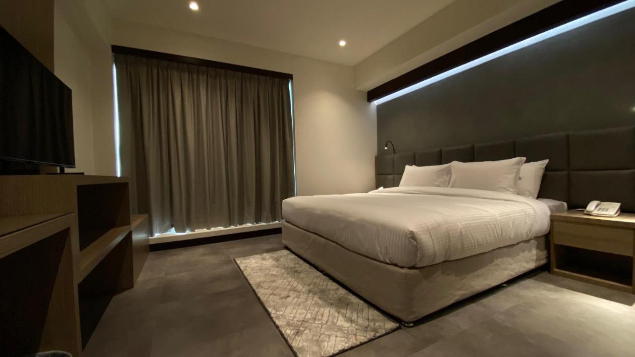 Sitara Hotel Apartment Дубай Экстерьер фото
