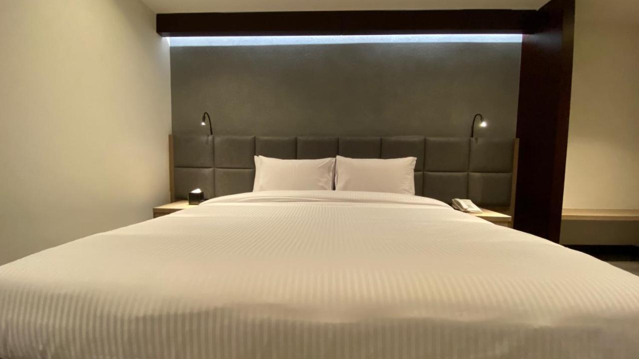 Sitara Hotel Apartment Дубай Экстерьер фото