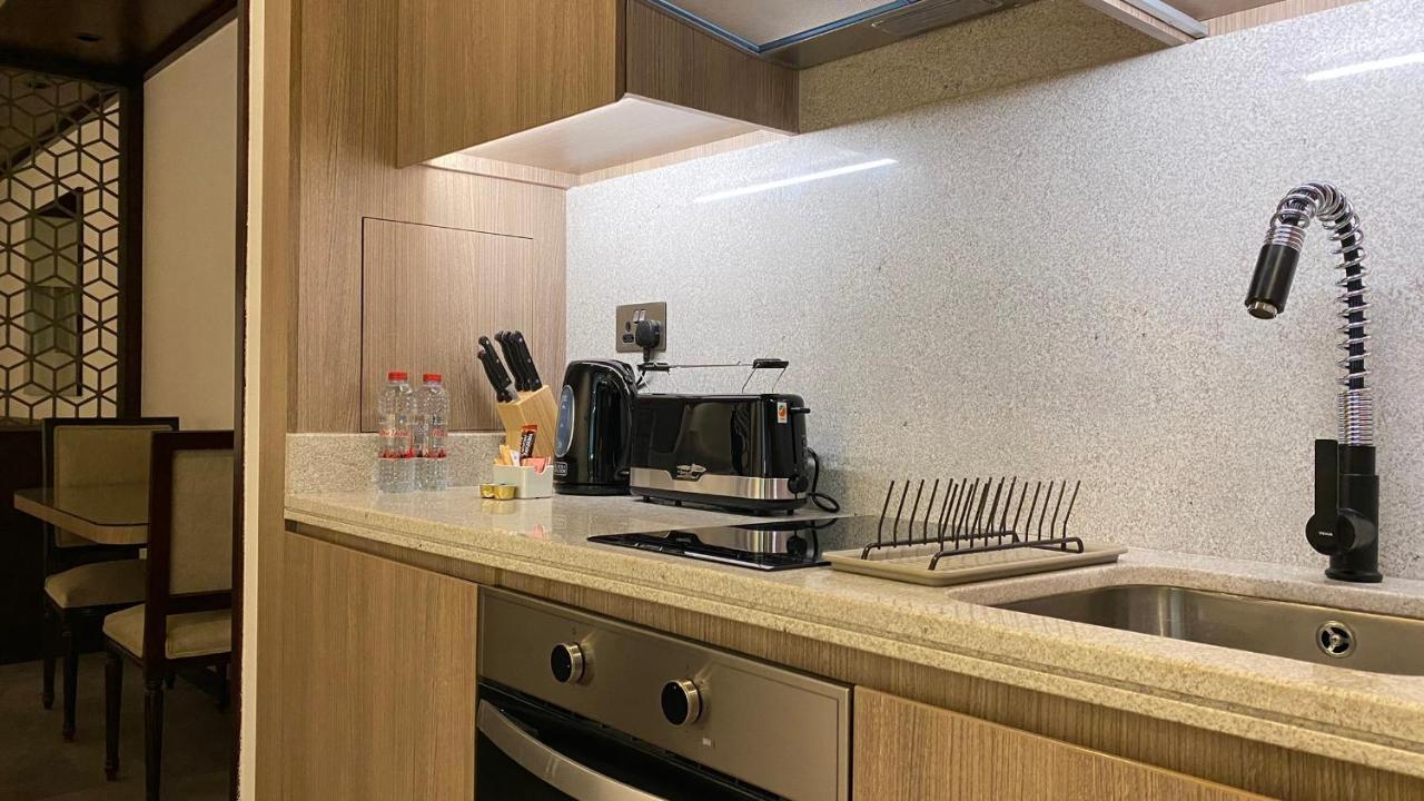 Sitara Hotel Apartment Дубай Экстерьер фото