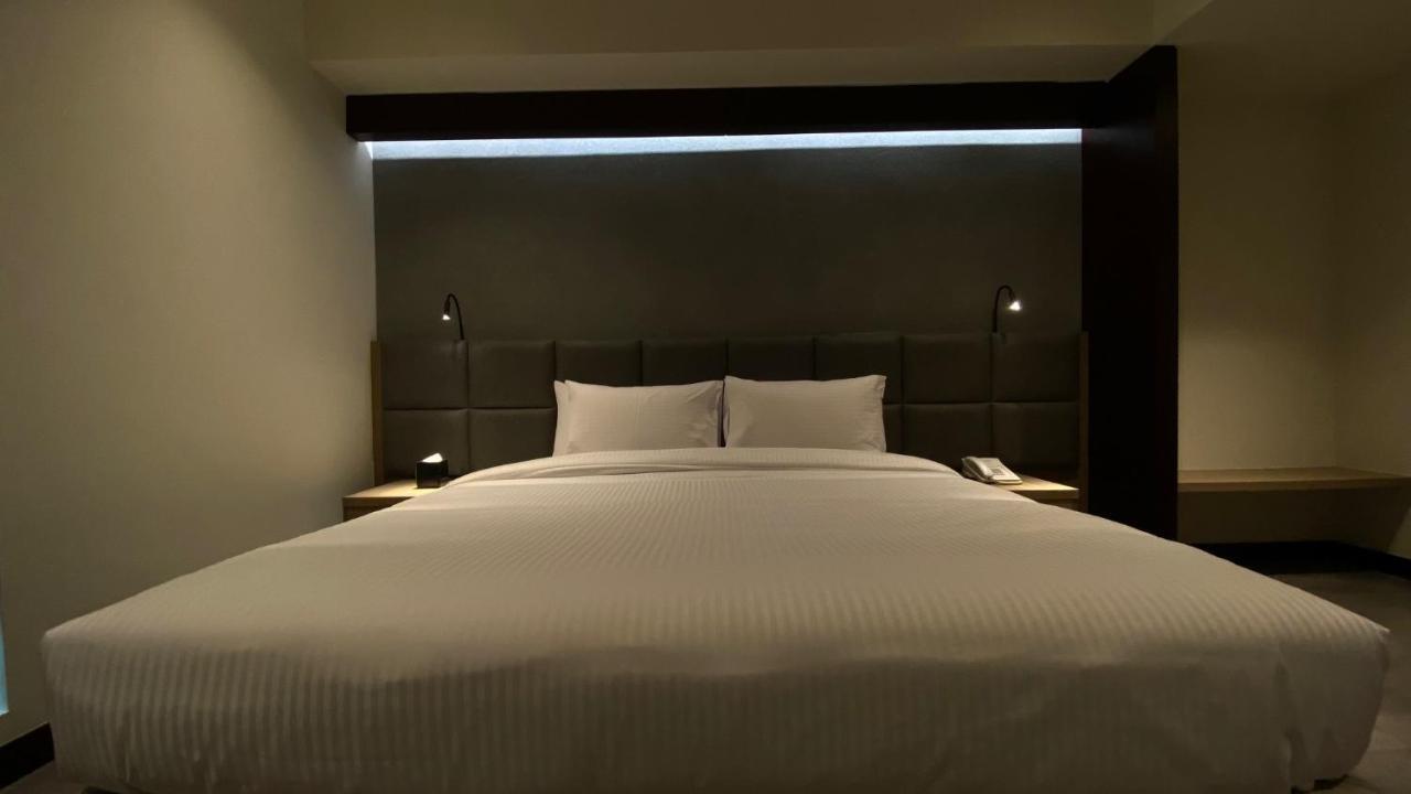 Sitara Hotel Apartment Дубай Экстерьер фото