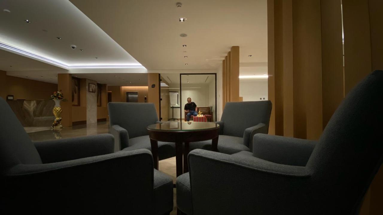 Sitara Hotel Apartment Дубай Экстерьер фото